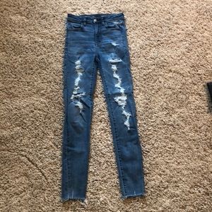 super cute distressed jeans !